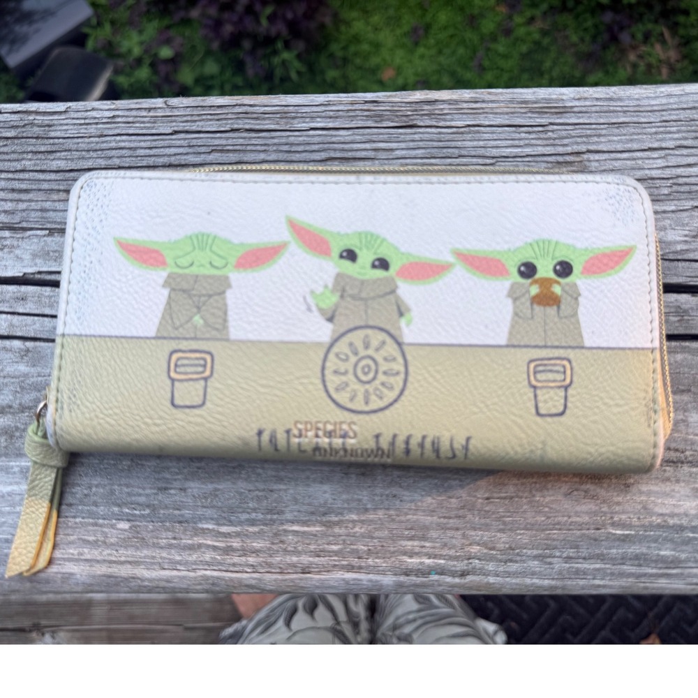 Dani by Danielle Nicole Star Wars Grogu Baby Yoda Species Unknown Zip Wallet